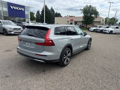 2025 Volvo V60 Cross Country B5 Plus