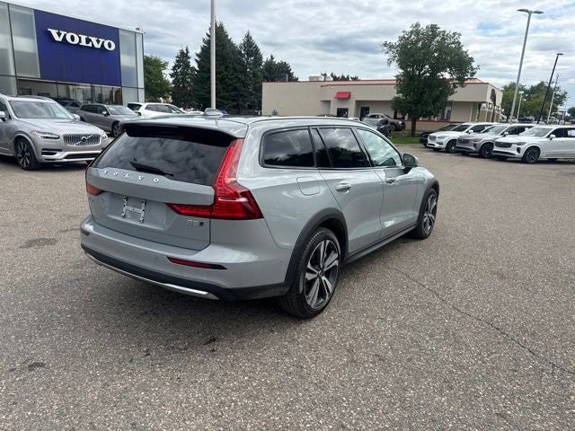 2025 Volvo V60 Cross Country B5 Plus