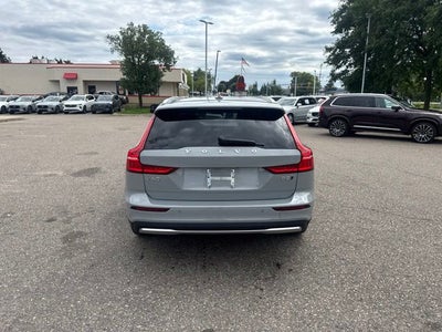 2025 Volvo V60 Cross Country B5 Plus