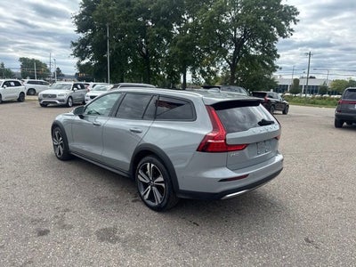 2025 Volvo V60 Cross Country B5 Plus