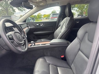 2025 Volvo V60 Cross Country B5 Plus