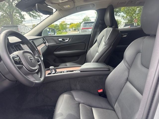 2025 Volvo V60 Cross Country B5 Plus