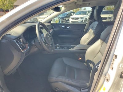 2025 Volvo V60 Cross Country B5 Plus
