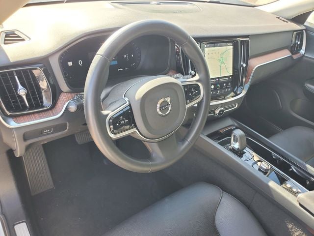 2025 Volvo V60 Cross Country B5 Plus