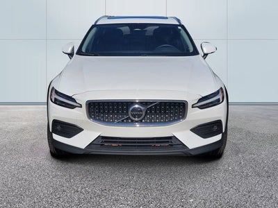 2025 Volvo V60 Cross Country B5 Plus