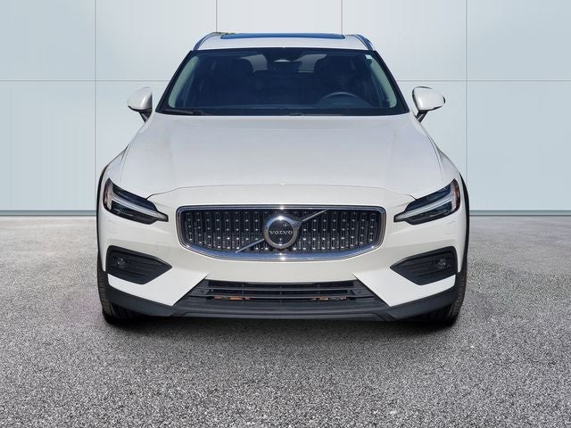 2025 Volvo V60 Cross Country B5 Plus