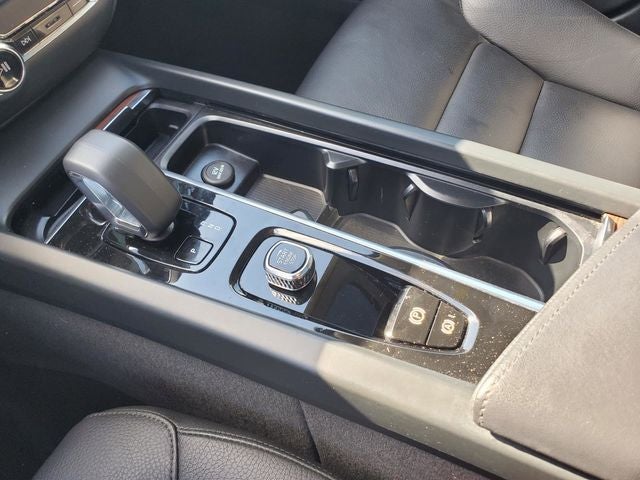 2025 Volvo V60 Cross Country B5 Plus