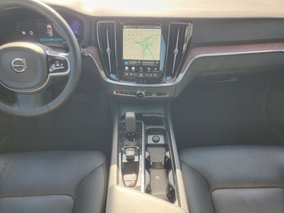 2025 Volvo V60 Cross Country B5 Plus