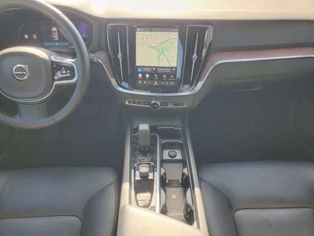 2025 Volvo V60 Cross Country B5 Plus