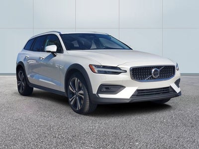 2025 Volvo V60 Cross Country B5 Plus