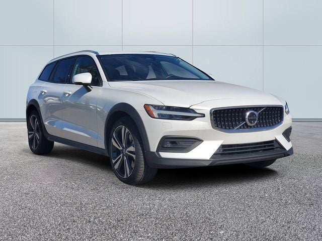 2025 Volvo V60 Cross Country B5 Plus
