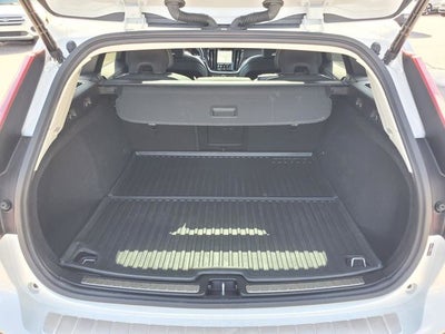 2025 Volvo V60 Cross Country B5 Plus