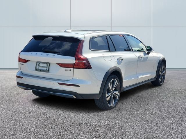 2025 Volvo V60 Cross Country B5 Plus