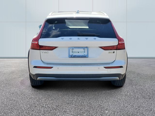2025 Volvo V60 Cross Country B5 Plus