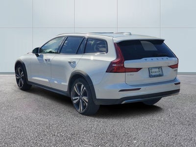 2025 Volvo V60 Cross Country B5 Plus