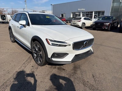 2025 Volvo V60 Cross Country B5 Ultra