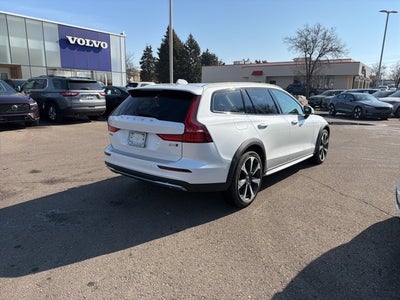 2025 Volvo V60 Cross Country B5 Ultra