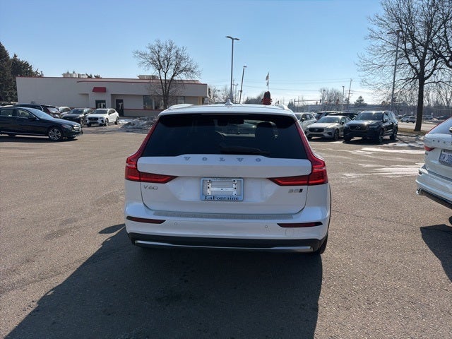 2025 Volvo V60 Cross Country B5 Ultra