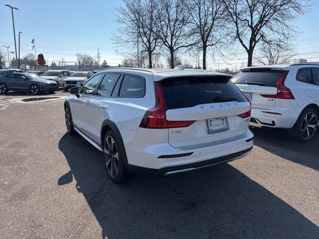 2025 Volvo V60 Cross Country B5 Ultra
