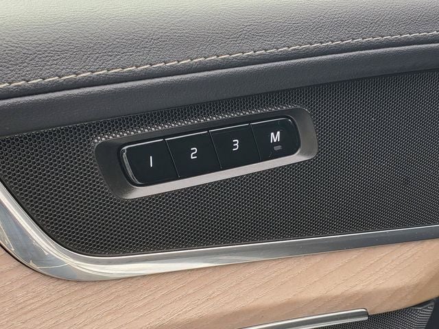 2025 Volvo XC90 B5 Plus 2025.5