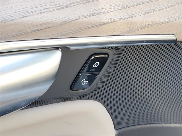 2025 Volvo XC90 B5 Plus 2025.5