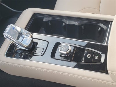 2025 Volvo XC90 B5 Plus 2025.5