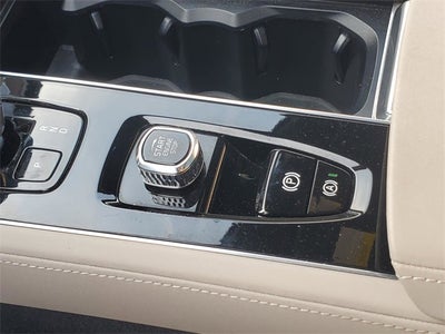 2025 Volvo XC90 B5 Plus 2025.5