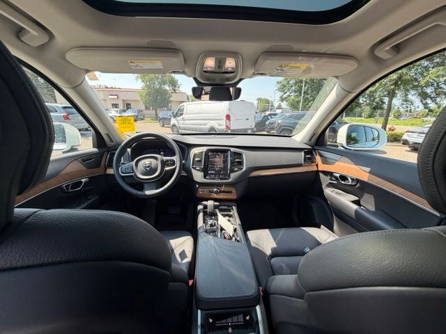 2025 Volvo XC90 B5 Plus