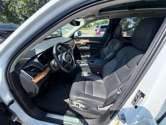 2025 Volvo XC90 B5 Plus