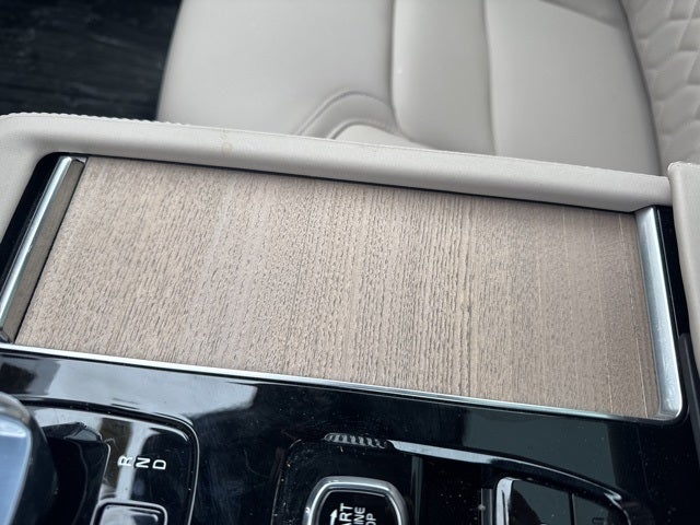 2026 Volvo XC90 B5 Plus