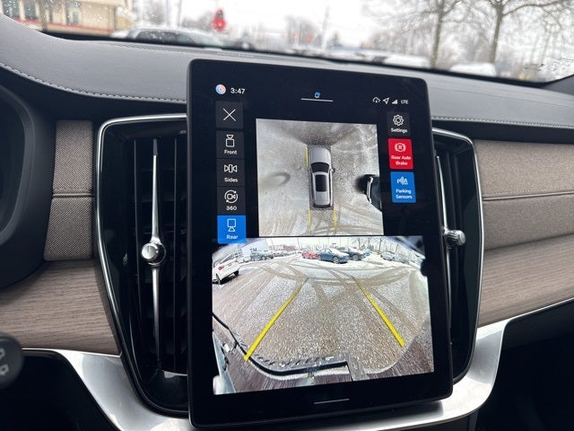 2026 Volvo XC90 B5 Plus