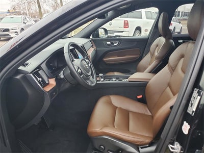 2025 Volvo XC60 B5 Plus