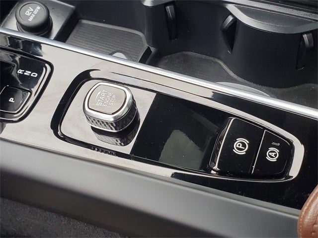 2025 Volvo XC60 B5 Plus