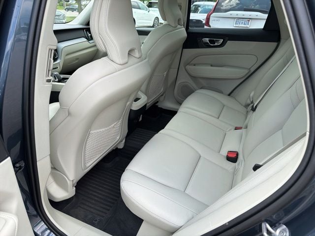 2025 Volvo XC60 B5 Plus