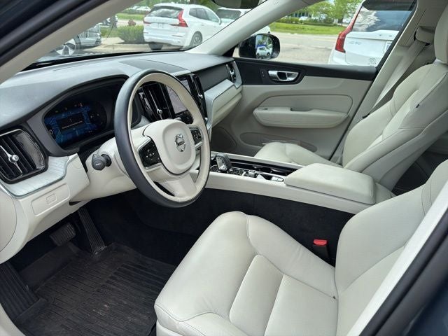 2025 Volvo XC60 B5 Plus