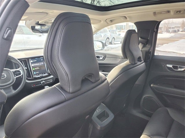 2025 Volvo XC60 B5 Plus