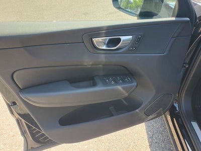 2025 Volvo XC60 B5 Core