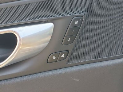 2025 Volvo XC60 B5 Core