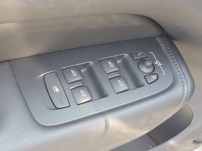 2025 Volvo XC60 B5 Core