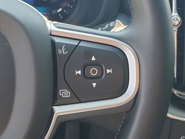 2025 Volvo XC60 B5 Core