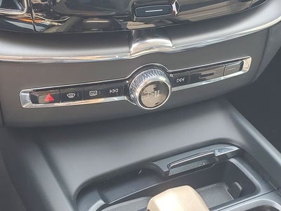 2025 Volvo XC60 B5 Core