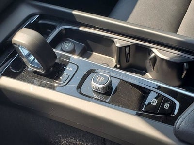2025 Volvo XC60 B5 Core