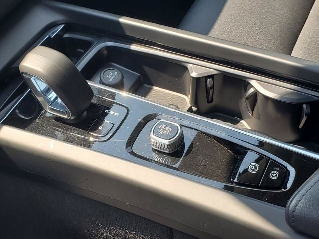 2025 Volvo XC60 B5 Core