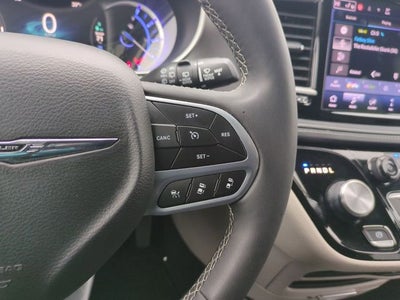 2024 Chrysler Pacifica Hybrid Select