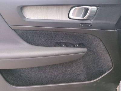 2025 Volvo XC40 B5 Core