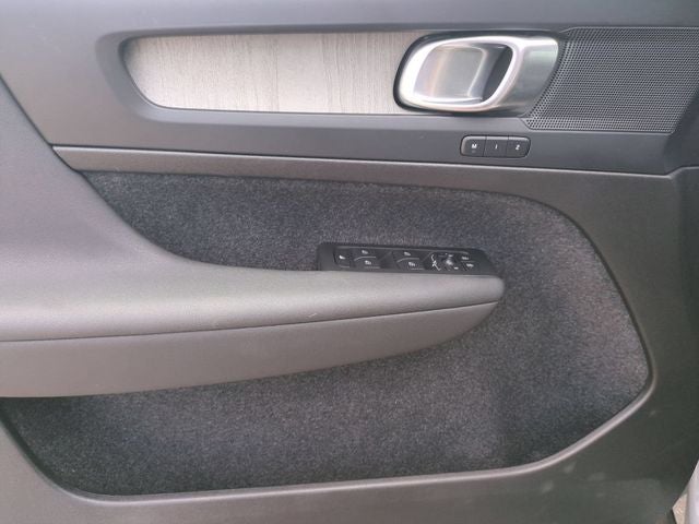 2025 Volvo XC40 B5 Core